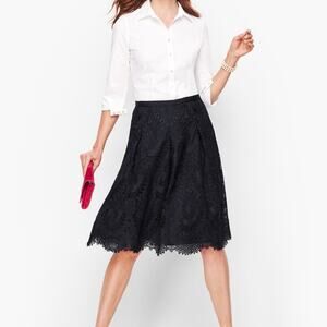 St. John Couture pleated Lace‎ Skirt